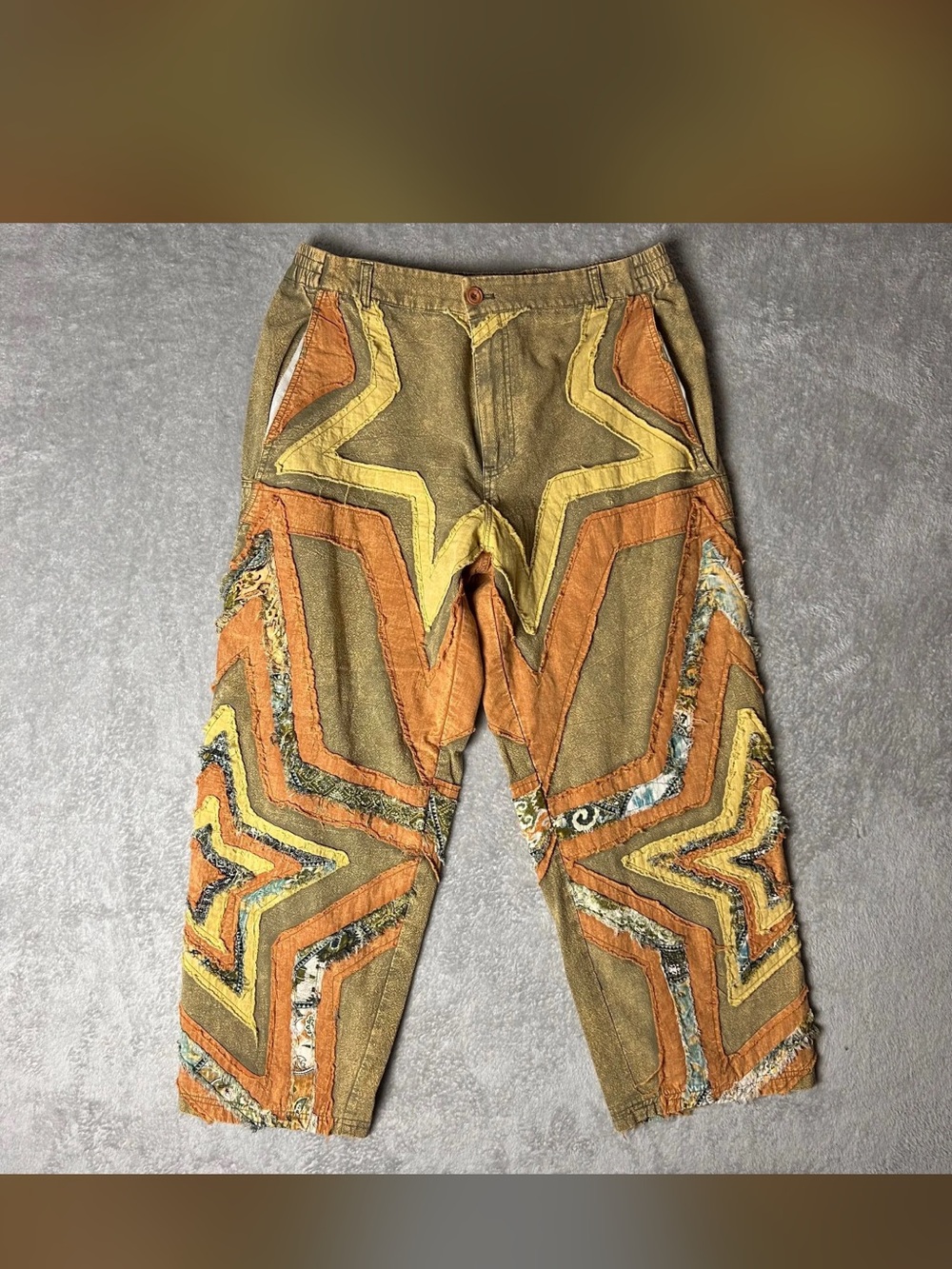 Oli and Hali washed Star Patch Pants - Picture 6 of 7